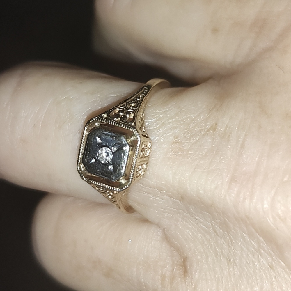 Gold Ring - Picture 7 of 10